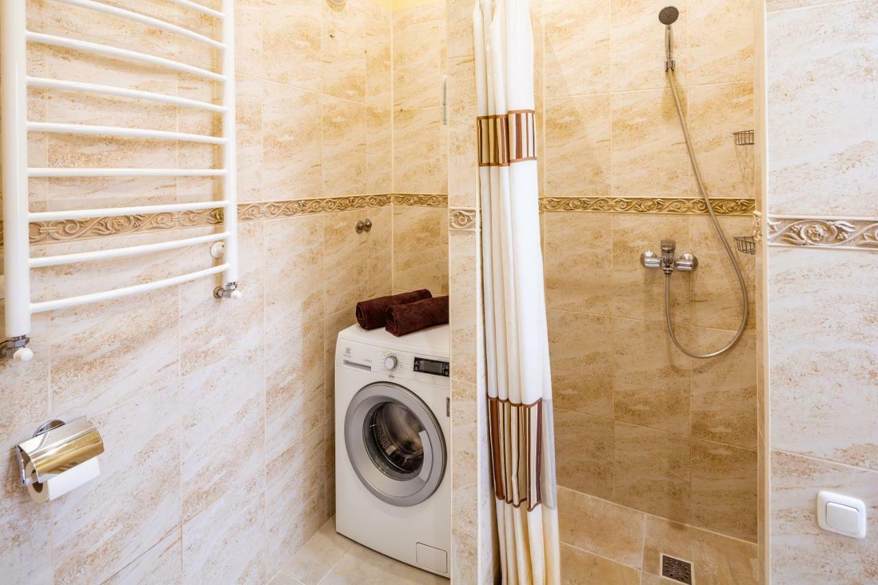 Romari Проспект Свободи 31 Lviv Exterior photo